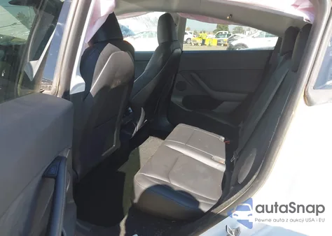 2023 Tesla Model Y Awd/Long Range Dual Motor All-Wheel Drive z USA, uszkodzony, nr VIN 7SAYGDEE7PF710117